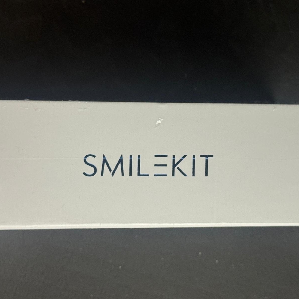 Smile Kit Wireless LED Teeth Whitening Kit - Picture 4 of 4